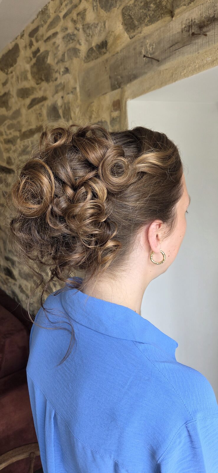 Chignons & attaches n°3 — réalisation de Coralie, salon Entre Vous et Moi à Plancoët