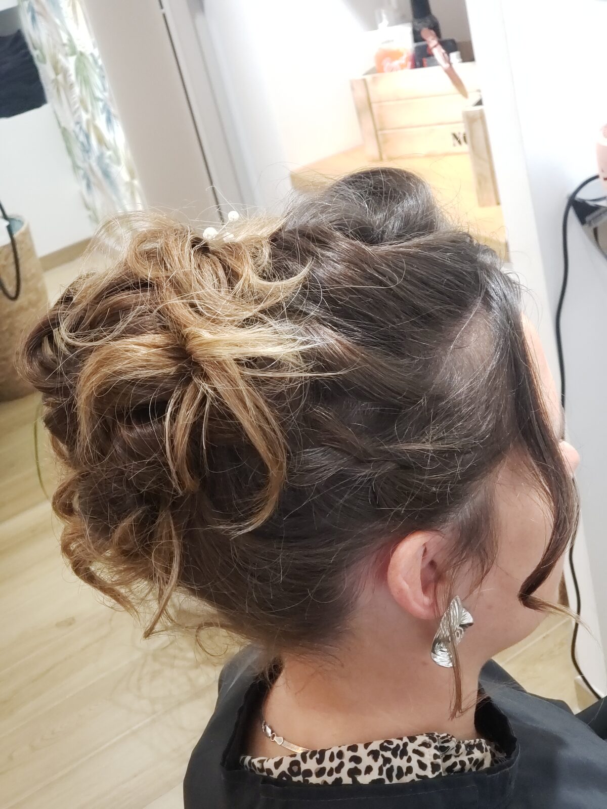 Chignons & attaches n°6 — réalisation de Coralie, salon Entre Vous et Moi à Plancoët